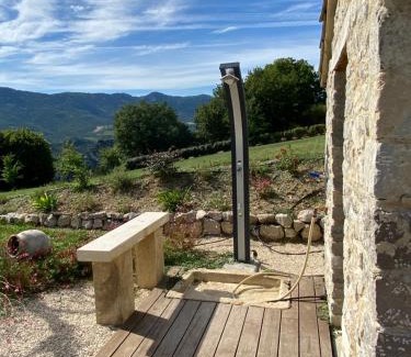 Plaisians Hotel | Chambre une fenêtre sur le Ventoux la Clue