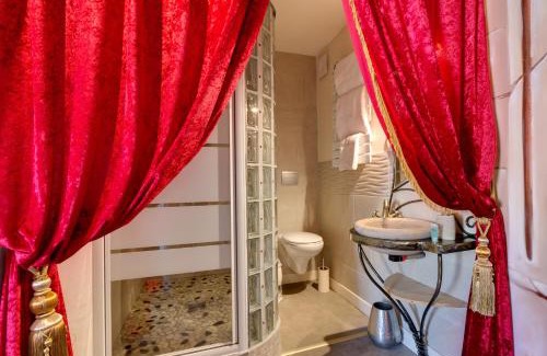 Republique Hotel | Chambre VENUS avec Jacuzzi privatif