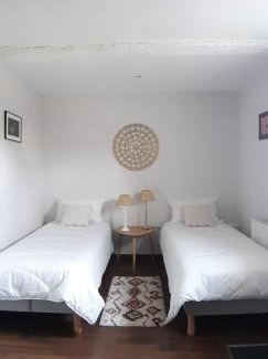 Sainte-Terre Casa | Chambres familiales dans une Jolie Maison Girondine