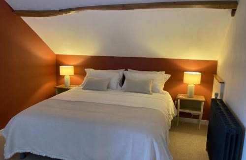 Salon-la-Tour Cama Y Desayuno | Chambres & Table d'hôtes de La Vieille Ferme