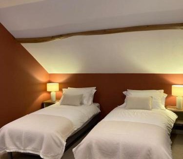 Salon-la-Tour Cama Y Desayuno | Chambres & Table d'hôtes de La Vieille Ferme