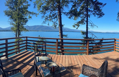 Sandpoint Cabina | Champagne Sunsets Lakefront with Loft & Dock, View & private waterfront