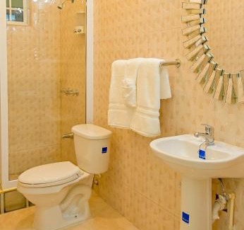 Whitehouse Casa | Champagne Villa