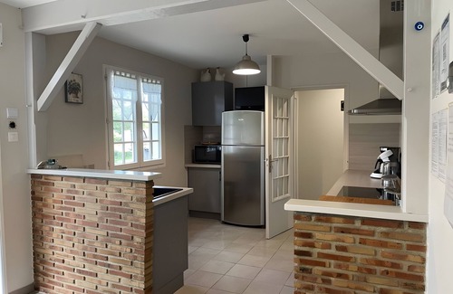 Montpon-Menesterol Casa | Champaubier House – Heated Pool, Private Park, Ideal for 10 Guests in Montpon-Ménestérol
