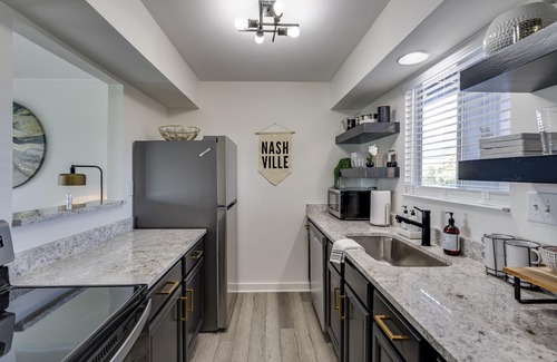East Bank Condominio | Championship Nashville 1 Bedroom Riverfront Condo