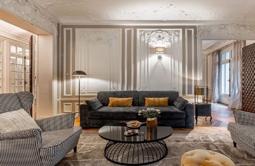 8th Arrondissement Apartamento | Champs Elysees-the mythical Avenue of Paris-an elegant space of 160m2