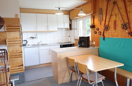 Chandolin Apartamento | Chandolin is accessible all year round from Sierre by car or bus. However, the Val d'Anniviers is a