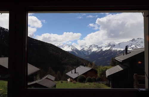 Chandolin Apartamento | Chandolin is accessible all year round from Sierre by car or bus. However, the Val d'Anniviers is a