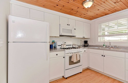 Gloucester Casa | Changes in Latitude: Charming cottage close to Niles Beach and Rocky Neck.