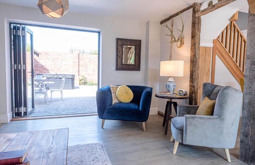 Ipswich Casa | Chapel Cottage at Pond Hall Farm, Stunnning Property with Private Hot Tub, Hadleigh