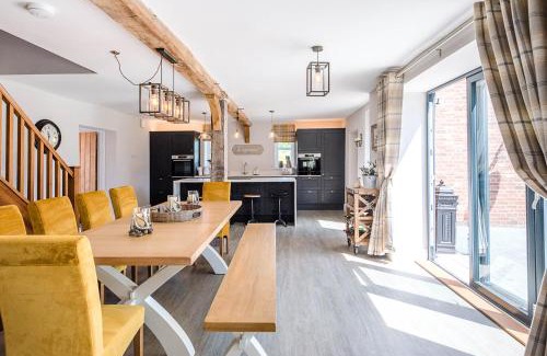 Ipswich Casa | Chapel Cottage at Pond Hall Farm, Stunnning Property with Private Hot Tub, Hadleigh