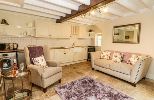 Redcar Cabaña | CHAPEL COTTAGE, pet friendly, with open fire in Saltburn-By-The-Sea