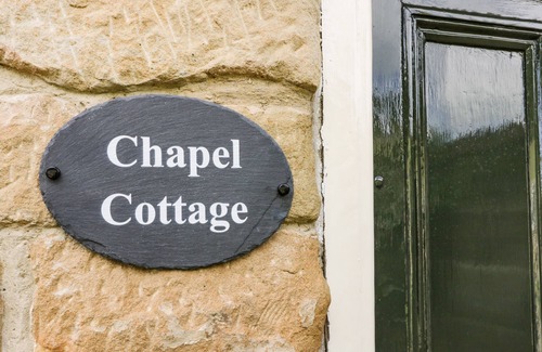 Redcar Cabaña | CHAPEL COTTAGE, pet friendly, with open fire in Saltburn-By-The-Sea