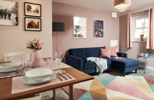 Laugharne Casa | Chapel View- Beautiful central cottage with nearby Restaurants & Castle walk