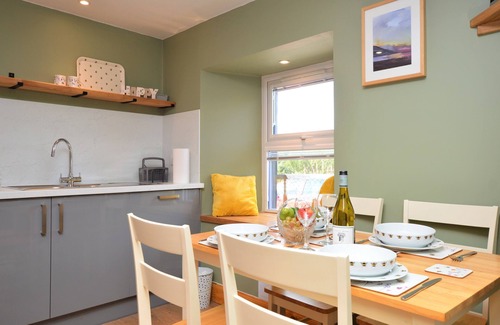 Strachur Cabaña | Chapelton Cottage by Loch Fyne, picturesque location