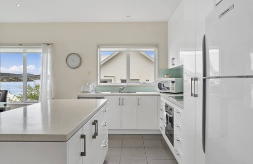 Bellerive Casa | Chapman Street Townhouse - walk beach & stadium