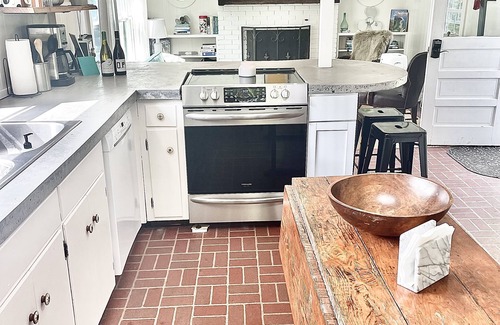 Edgartown Cabaña | Chappy cottage with private beach