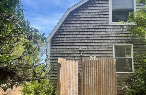 Edgartown Cabaña | Chappy cottage with private beach