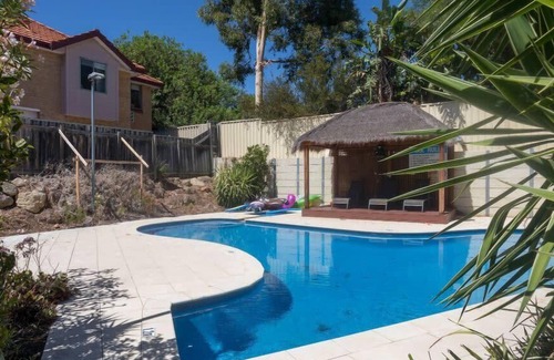 Maylands Apartamento | Character 3 Bedroom Home with Pool and Balcony