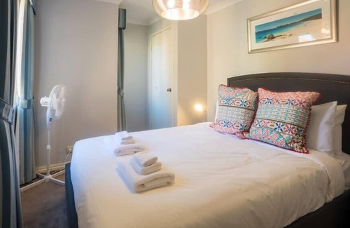 Maylands Apartamento | Character 3 Bedroom Home with Pool and Balcony