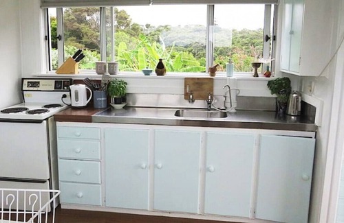 Blackpool Casa | Huia Beach Bach- Waiheke Escapes