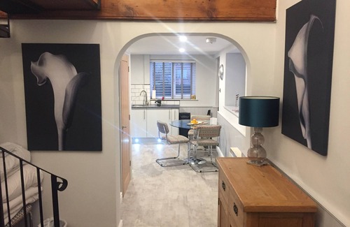 Bath Cabaña | Casa de la fuente - a poca distancia de la ciudad - capacidad para 4 personas, aparcamiento gratuito y Wi Fi