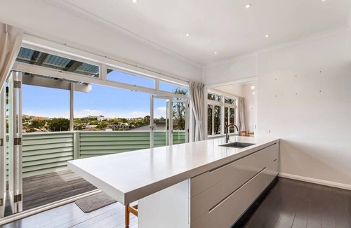 Greenlane - Ellerslie Casa | Character-Filled Home w/Parking