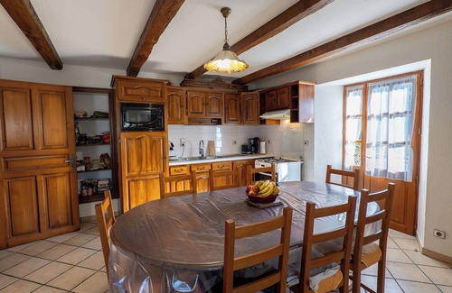 Sainte-Eulalie-d'Olt Casa | CASA DE PERSONAJES AL BORDE DEL LAGO