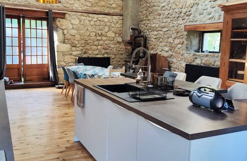 Viverols Casa | Character house