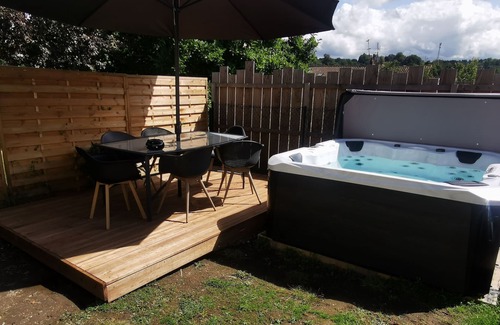 Saint-Junien Casa | Character house with garden garage and jacuzzi
