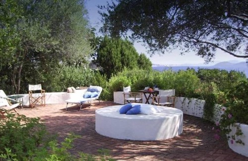 Punta Sardegna Villa | Casa de carácter con jardín frente al mar