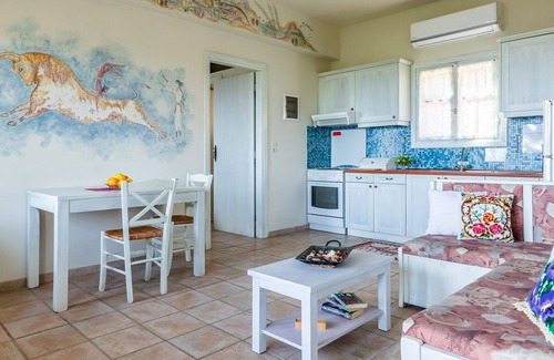 Skopelos Town Villa | villa de carácter en entorno rural con piscina privada y vistas al mar