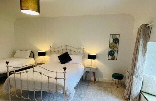 Ballycumber Otro | Characterful and contemporary 5 bedroom farmhouse