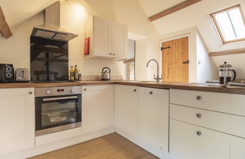 Sibford Gower Apartamento | Characterful and spacious dog friendly holiday cottage in the Cotswolds- The Granary at Oriel Farm