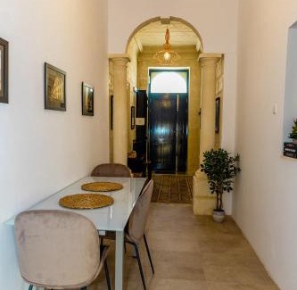 St. Julian's Apartamento | Characterful ground floor townhouse