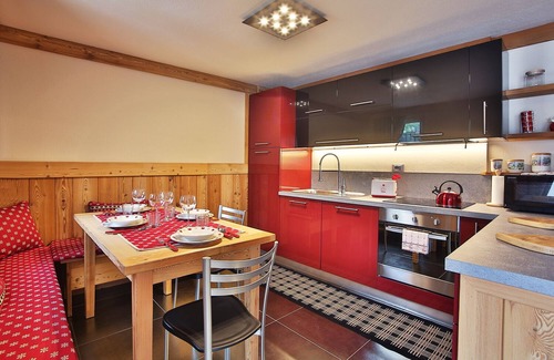 Courmayeur Apartamento | Apartamento característico en la plaza central de la Iglesia de Courmayeur