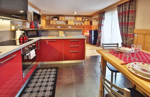 Courmayeur Apartamento | Apartamento característico en la plaza central de la Iglesia de Courmayeur