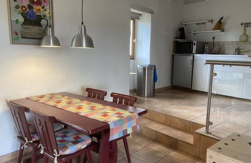 Varaire Casa | casa típica con piscina de agua salada de 9x4 metros en el borde del pueblo de Varaire