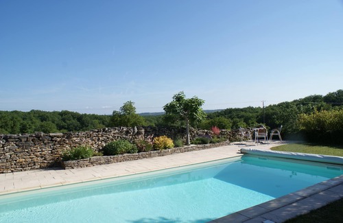Varaire Casa | casa típica con piscina de agua salada de 9x4 metros en el borde del pueblo de Varaire