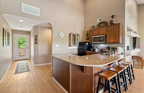 Lago Vista Casa | Chardonnay Haus - Unit C