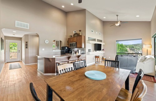 Lago Vista Casa | Chardonnay Haus - Unit C