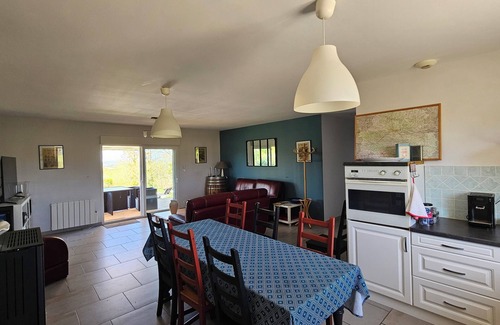 Bors de Montmoreau Casa | Charente idyllic setting, very quiet, heated swimming pool, sleeps 8