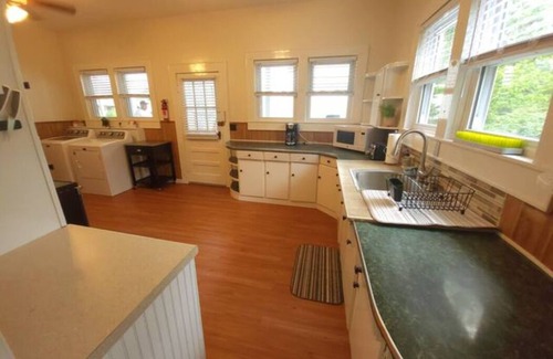 Meadow Bridge Casa | Charismatic 4-bedroom home on the New River