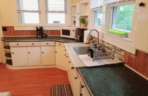 Meadow Bridge Casa | Charismatic 4-bedroom home on the New River