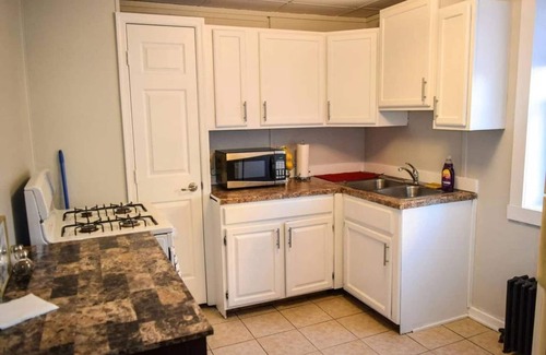 Lancaster Casa | Charismatic Downtown Apartment