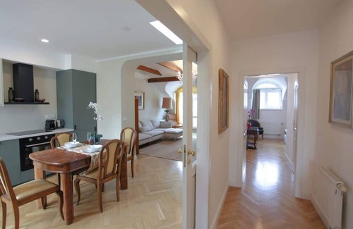 Stare Mesto Apartamento | Charles bridge unique maisonette