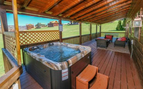 Gatlinburg - Pigeon Forge Villa | Charlie Browns Cabin II
