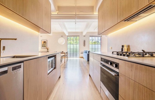 Fitzroy Condominio | Charlie's Chocolate Factory-Unwrap Fitzroy's Charm