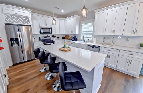 Charlotte Casa | Charlotte Oasis 4BR/2.5BA-Cozy and Charming Home Close To Uptown