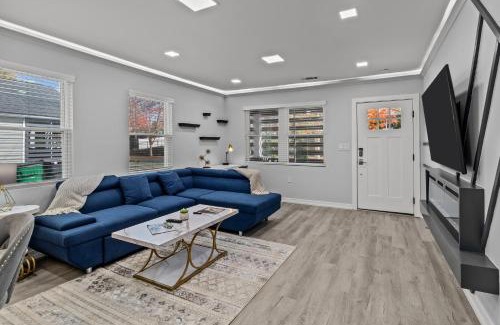 Charlotte Casa | Charlotte Retreat: Luxury 4BR Heaven
